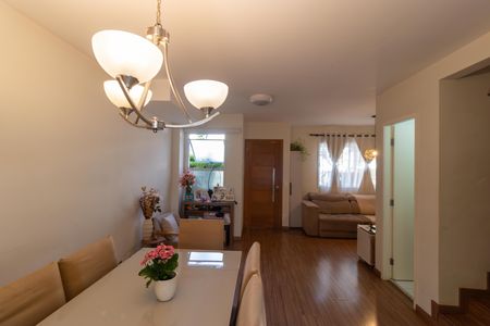 Casa de condomínio para alugar com 77m², 3 quartos e 2 vagas Casa de condomínio para alugar com 77m², 3 quartos e 2 vagasSalas