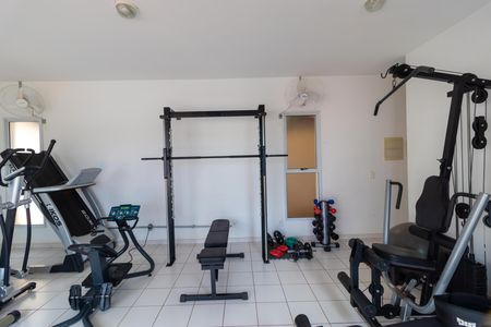 Casa de condomínio para alugar com 77m², 3 quartos e 2 vagas Casa de condomínio para alugar com 77m², 3 quartos e 2 vagasÁrea comum - Academia