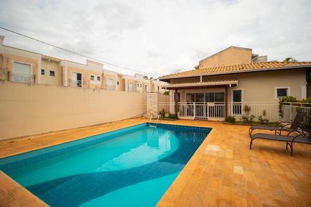 Casa de condomínio para alugar com 77m², 3 quartos e 2 vagas Casa de condomínio para alugar com 77m², 3 quartos e 2 vagasÁrea comum - Piscina
