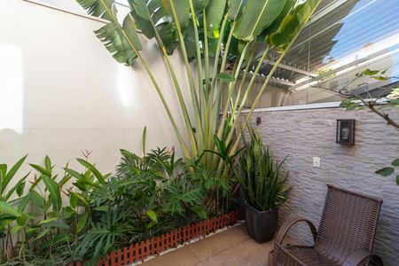 Casa de condomínio para alugar com 77m², 3 quartos e 2 vagas Casa de condomínio para alugar com 77m², 3 quartos e 2 vagasQuintal
