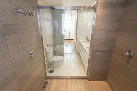 Apartamento à venda com 311m², 4 quartos e 4 vagas Apartamento à venda com 311m², 4 quartos e 4 vagassuite / banheira