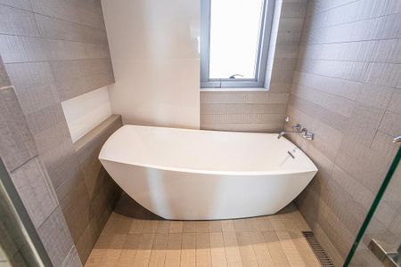 Apartamento à venda com 311m², 4 quartos e 4 vagas Apartamento à venda com 311m², 4 quartos e 4 vagassuite / banheira