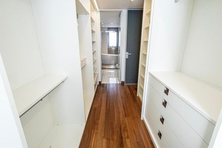 Apartamento à venda com 311m², 4 quartos e 4 vagas Apartamento à venda com 311m², 4 quartos e 4 vagascloset