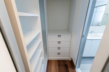 Apartamento à venda com 311m², 4 quartos e 4 vagas Apartamento à venda com 311m², 4 quartos e 4 vagascloset
