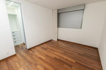 quarto 2 / suite e closet de apartamento à venda com 4 quartos, 311m² em Lourdes, Belo Horizonte