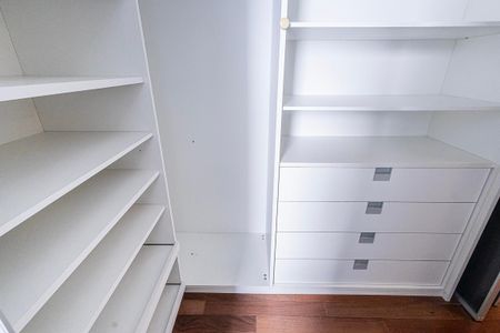 Apartamento à venda com 311m², 4 quartos e 4 vagas Apartamento à venda com 311m², 4 quartos e 4 vagascloset