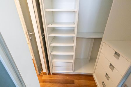 Apartamento à venda com 311m², 4 quartos e 4 vagas Apartamento à venda com 311m², 4 quartos e 4 vagascloset