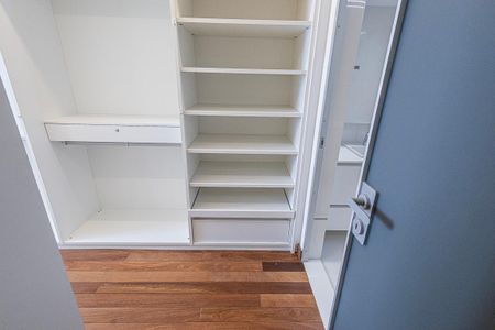 Apartamento à venda com 311m², 4 quartos e 4 vagas Apartamento à venda com 311m², 4 quartos e 4 vagascloset