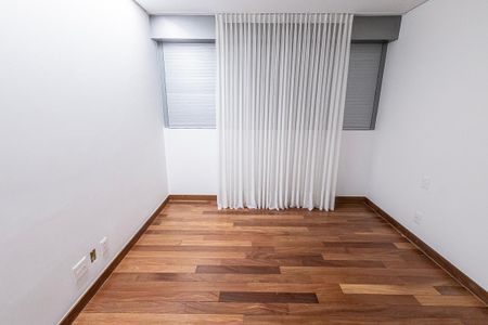 Apartamento à venda com 311m², 4 quartos e 4 vagas Apartamento à venda com 311m², 4 quartos e 4 vagasquarto 4 / suite e closet