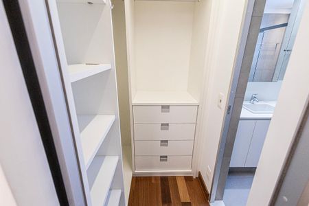 Apartamento à venda com 311m², 4 quartos e 4 vagas Apartamento à venda com 311m², 4 quartos e 4 vagascloset