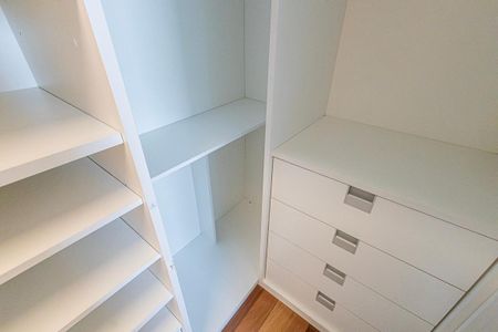 Apartamento à venda com 311m², 4 quartos e 4 vagas Apartamento à venda com 311m², 4 quartos e 4 vagascloset