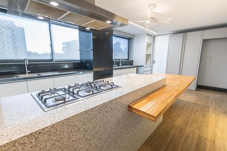Apartamento à venda com 311m², 4 quartos e 4 vagas Apartamento à venda com 311m², 4 quartos e 4 vagascozinha