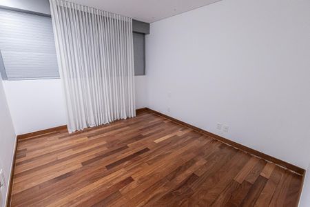 Apartamento à venda com 311m², 4 quartos e 4 vagas Apartamento à venda com 311m², 4 quartos e 4 vagasquarto 4 / suite e closet