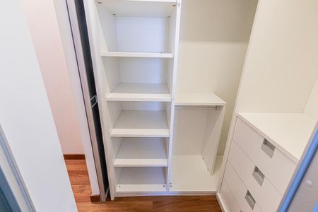 Apartamento à venda com 311m², 4 quartos e 4 vagas Apartamento à venda com 311m², 4 quartos e 4 vagascloset