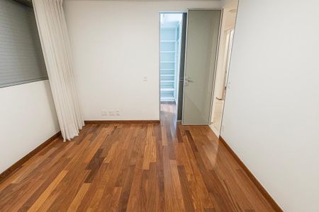 Apartamento à venda com 311m², 4 quartos e 4 vagas Apartamento à venda com 311m², 4 quartos e 4 vagasquarto 3 / suite e closet