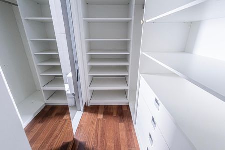 Apartamento à venda com 311m², 4 quartos e 4 vagas Apartamento à venda com 311m², 4 quartos e 4 vagascloset
