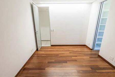 Apartamento à venda com 311m², 4 quartos e 4 vagas Apartamento à venda com 311m², 4 quartos e 4 vagasquarto 2 / suite e closet