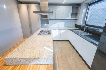 Apartamento à venda com 311m², 4 quartos e 4 vagas Apartamento à venda com 311m², 4 quartos e 4 vagascozinha