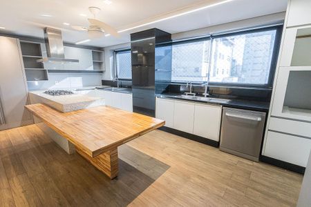 Apartamento à venda com 311m², 4 quartos e 4 vagas Apartamento à venda com 311m², 4 quartos e 4 vagascozinha