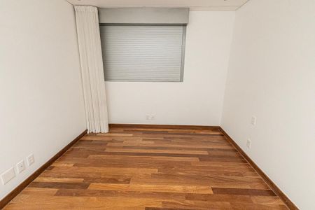 Apartamento à venda com 311m², 4 quartos e 4 vagas Apartamento à venda com 311m², 4 quartos e 4 vagasquarto 2 / suite e closet