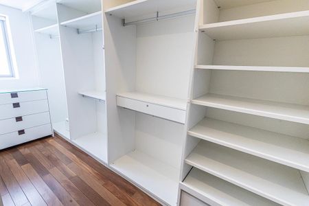 Apartamento à venda com 311m², 4 quartos e 4 vagas Apartamento à venda com 311m², 4 quartos e 4 vagascloset