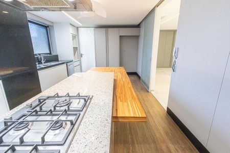 Apartamento à venda com 311m², 4 quartos e 4 vagas Apartamento à venda com 311m², 4 quartos e 4 vagascozinha