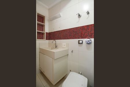 Banheiro de apartamento para alugar com 2 quartos, 64m² em Pinheiros, São Paulo