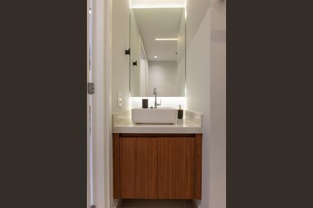 Banheiro de kitnet/studio para alugar com 1 quarto, 25m² em Vila Olímpia, São Paulo