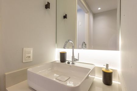 Banheiro de kitnet/studio para alugar com 1 quarto, 25m² em Vila Olímpia, São Paulo