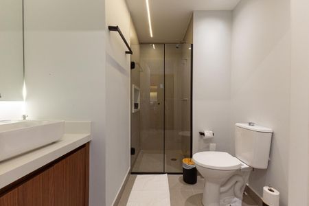 Banheiro de kitnet/studio para alugar com 1 quarto, 25m² em Vila Olímpia, São Paulo