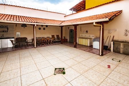 Casa à venda com 6 quartos, 300m² em Renascença, Belo Horizonte