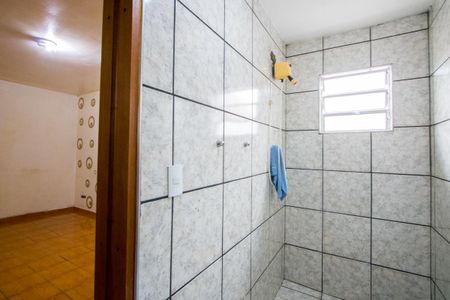 Banheiro da suíte de casa à venda com 3 quartos, 200m² em Vila Guarani, Santo André
