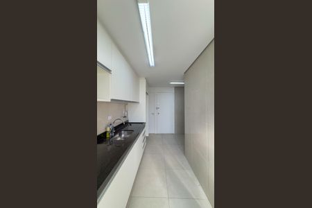 Cozinha de apartamento para alugar com 3 quartos, 98m² em Itaim Bibi, São Paulo