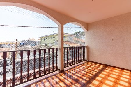 Varanda  de casa à venda com 3 quartos, 215m² em Jaguaribe, Osasco