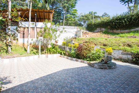 Casa para alugar com 1400m², 3 quartos e 4 vagasQuintal