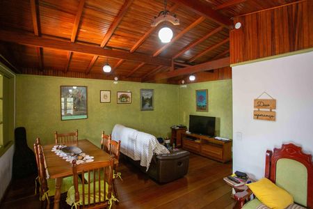 Casa para alugar com 1400m², 3 quartos e 4 vagasSala