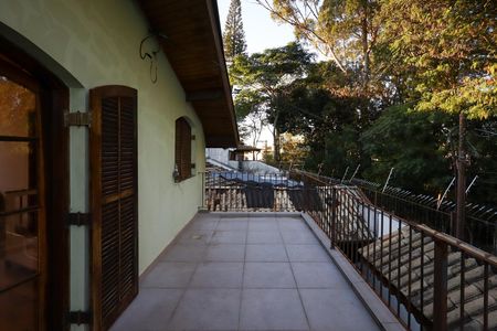 Varanda sala de tv de casa à venda com 4 quartos, 280m² em Jardim Prudência, São Paulo
