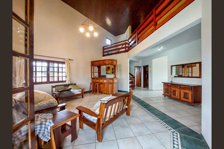 Casa de condomínio para alugar com 400m², 4 quartos e 4 vagas Casa de condomínio para alugar com 400m², 4 quartos e 4 vagasSala