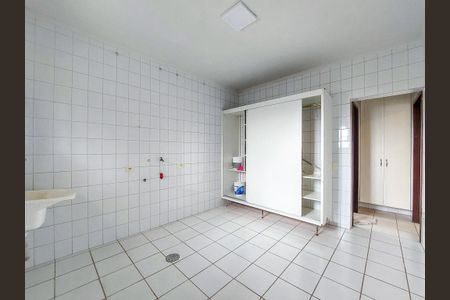 Casa de condomínio para alugar com 400m², 4 quartos e 4 vagas Casa de condomínio para alugar com 400m², 4 quartos e 4 vagasÁrea de Serviço