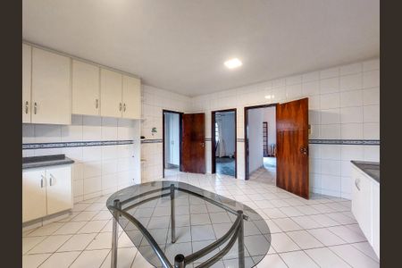 Casa de condomínio para alugar com 400m², 4 quartos e 4 vagas Casa de condomínio para alugar com 400m², 4 quartos e 4 vagasCozinha
