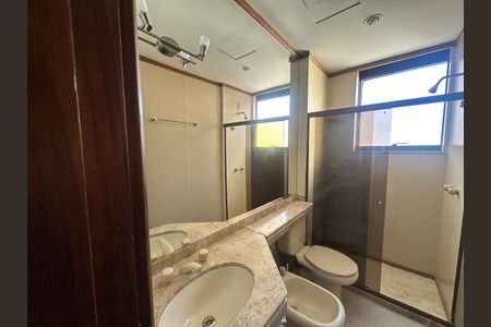 Banheiro social de apartamento para alugar com 1 quarto, 45m² em Savassi, Belo Horizonte