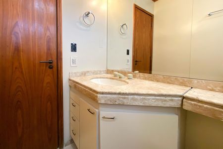 Banheiro de apartamento para alugar com 1 quarto, 45m² em Savassi, Belo Horizonte