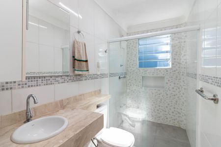 Banheiro de casa para alugar com 3 quartos, 213m² em Vila Pita, São Paulo