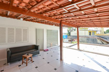 Sacada de casa à venda com 3 quartos, 120m² em Jardim Susana, São Paulo