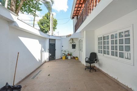 Garagem de casa à venda com 3 quartos, 120m² em Jardim Susana, São Paulo