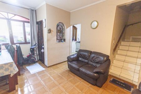 Casa à venda com 252m², 4 quartos e 2 vagas Casa à venda com 252m², 4 quartos e 2 vagasSala