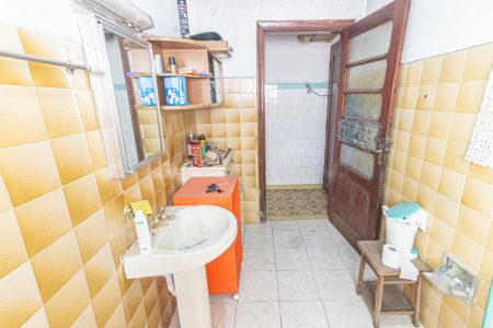 Casa à venda com 252m², 4 quartos e 2 vagas Casa à venda com 252m², 4 quartos e 2 vagasCasa 2 - Banheiro