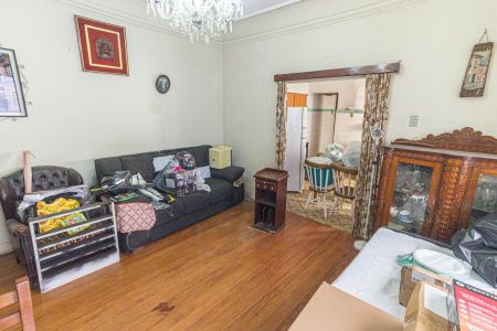Casa à venda com 252m², 4 quartos e 2 vagas Casa à venda com 252m², 4 quartos e 2 vagasCasa 2 - Sala