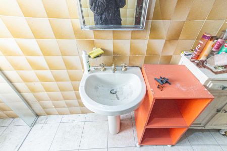 Casa à venda com 252m², 4 quartos e 2 vagas Casa à venda com 252m², 4 quartos e 2 vagasCasa 2 - Banheiro