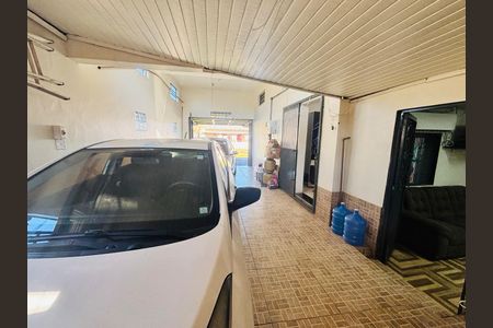 Casa à venda com 200m², 2 quartos e 2 vagas
